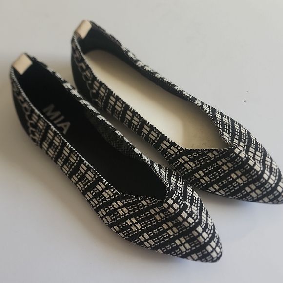 MIA Plaid Black and Cream Women's Loafers - Picture 1 of 6